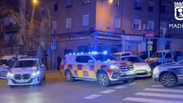 La Policía y el Samur en Carabanchel.