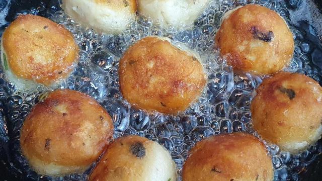 Buñuelos de bacalao.