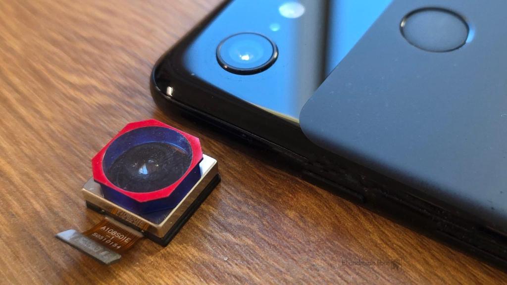 Sensor de cámara junto a un móvil