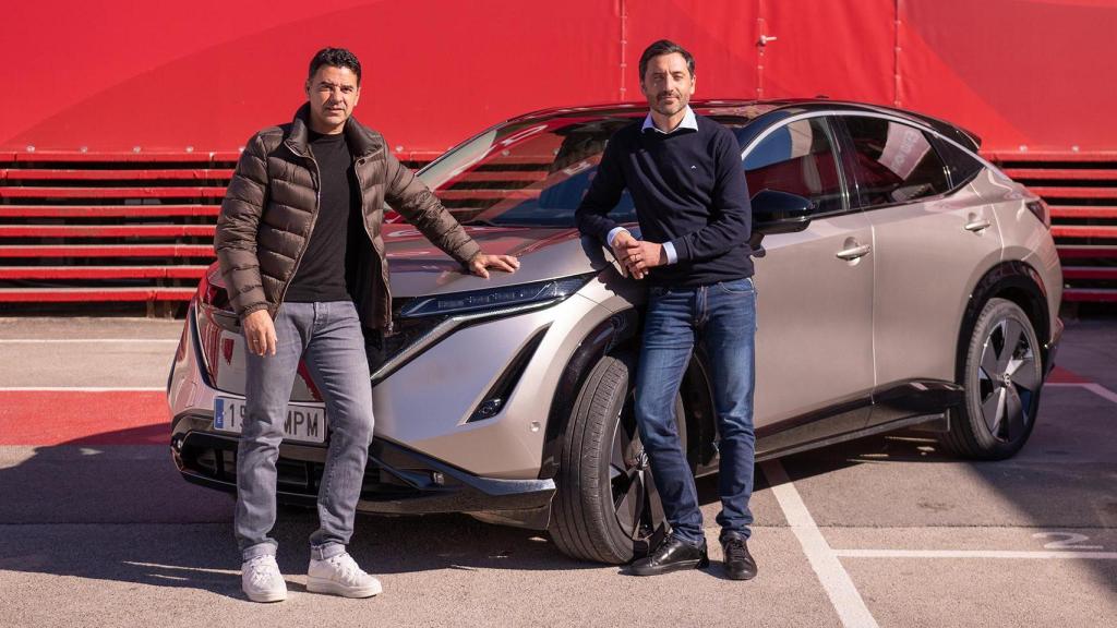 Míchel, entrenador del Girona FC, y Christian Costaganna, CEO de Nissan España.