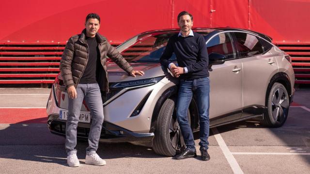 Míchel, entrenador del Girona FC, y Christian Costaganna, CEO de Nissan España.