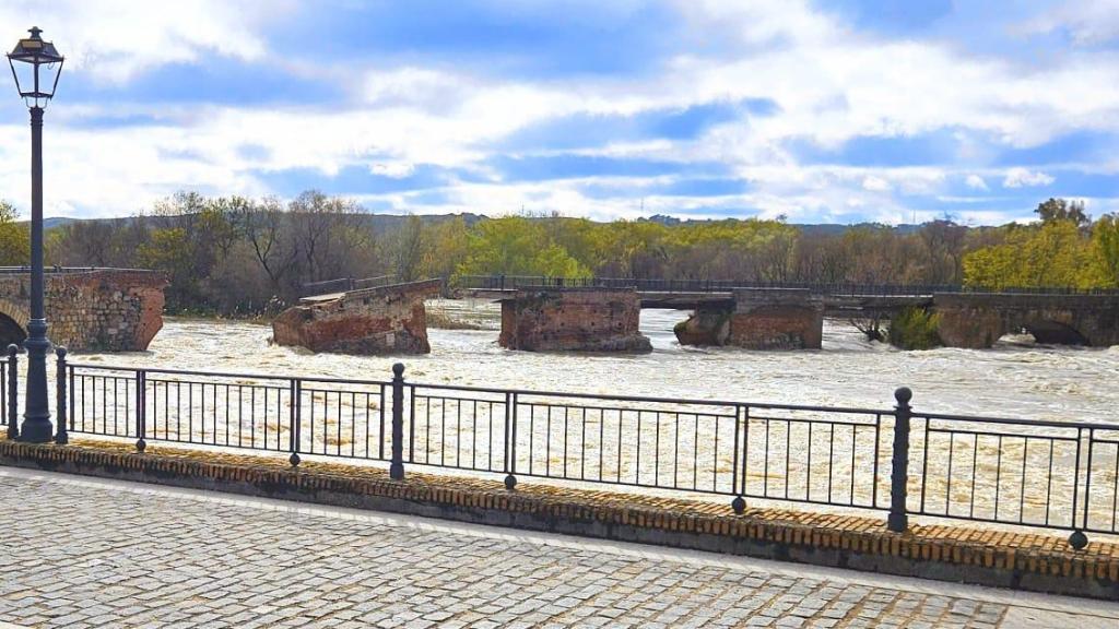 Puente Romano o Puente Viejo de Talavera tras el derrumbe por la crecida del río Tajo.