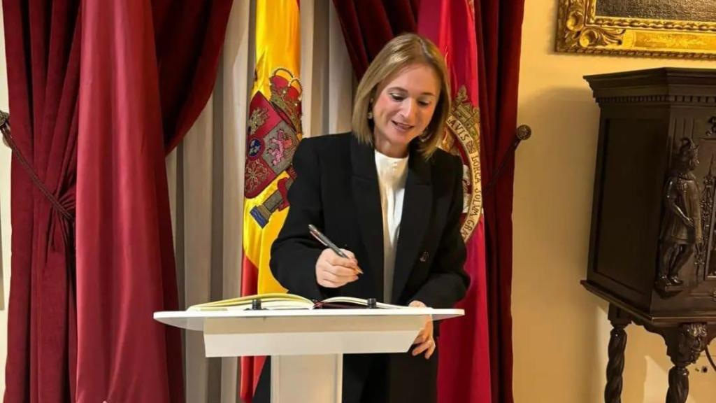 La docente Noelia Salas, en un acto público celebrado en el Ayuntamiento de Lorca.