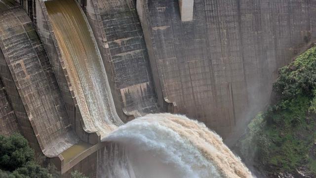 Imagen del desembalse de uno de los pantanos de la provincia de Málaga tras las últimas lluvias.