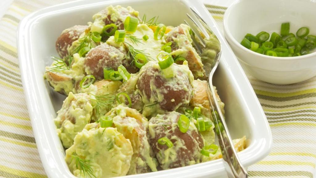 Ensalada de patata y aguacate.