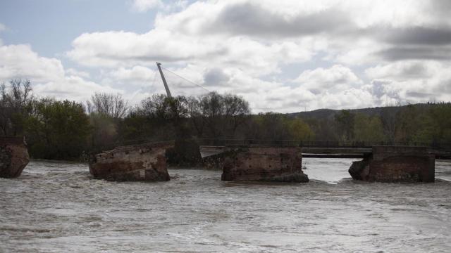 El puente viejo de Talavera se derrumbó por la fuerza de la crecida del Tajo.