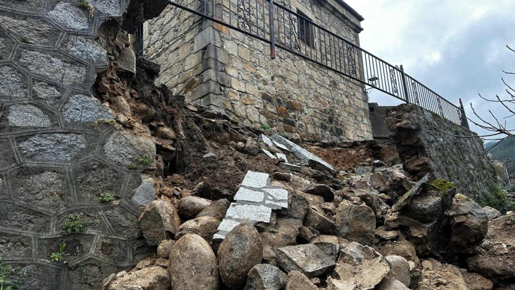 El muro de la iglesia de Piedralaves se derrumba