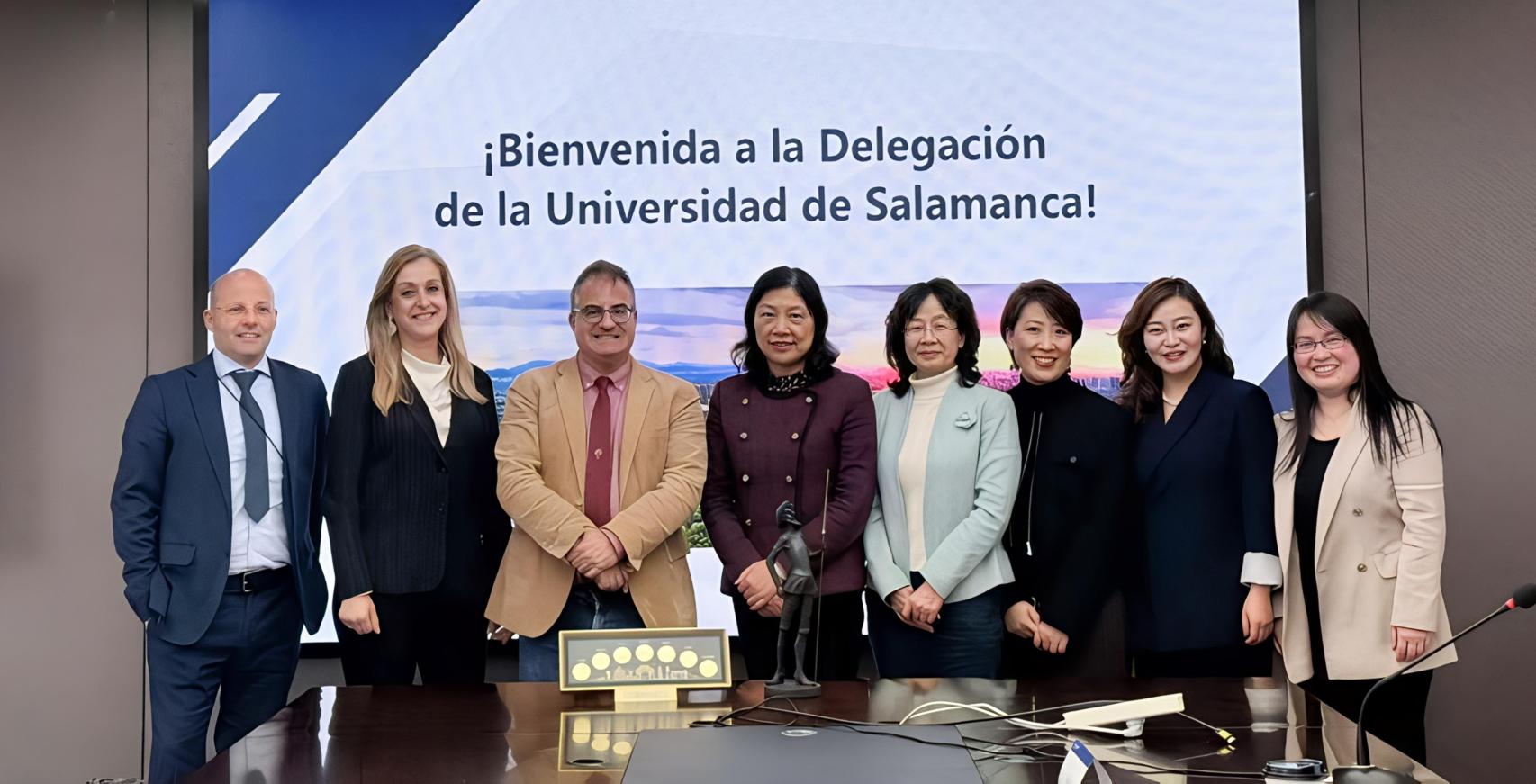 Encuentro del vicerrector Raúl Sánchez Prieto con la vicerrectora de la Universidad de Zhejiang