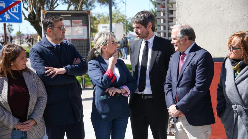 El ministro de Cultura (en el centro) y otras autoridades, este lunes en Talavera de la Reina.