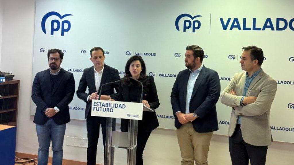 Los parlamentarios populares por la provincia, Arenales Serrano, José Ángel Alonso y Eduardo Carazo, junto al presidente provincial Conrado Íscar