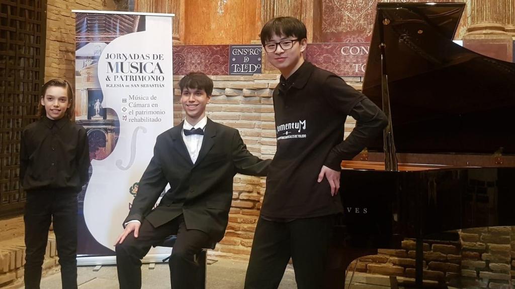 José Sendra, Diego Álvarez y Yicheng Zheng en la iglesia toledana de San Sebastián.