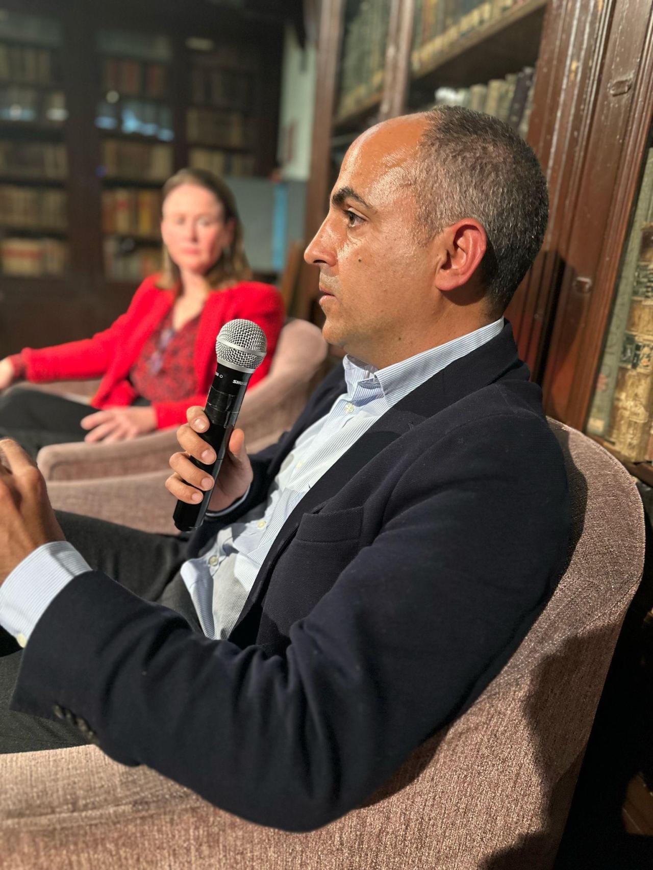 Armando Zerolo, durante la presentación de su último libro en la biblioteca del Ateneo de Madrid, el pasado 24 de febrero.