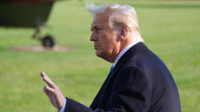 El presidente de EEUU, Donald Trump, a punto de despegar en helicóptero de la Casa Blanca.