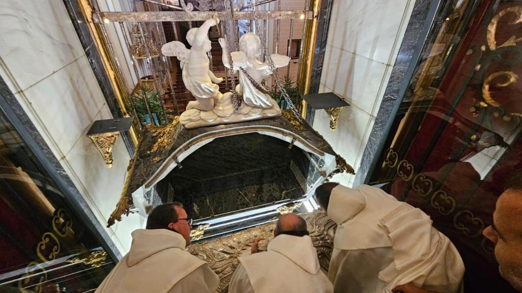 Primera fase del estudio del sepulcro y las reliquias de Santa Teresa de Jesús, en Alba de Tormes