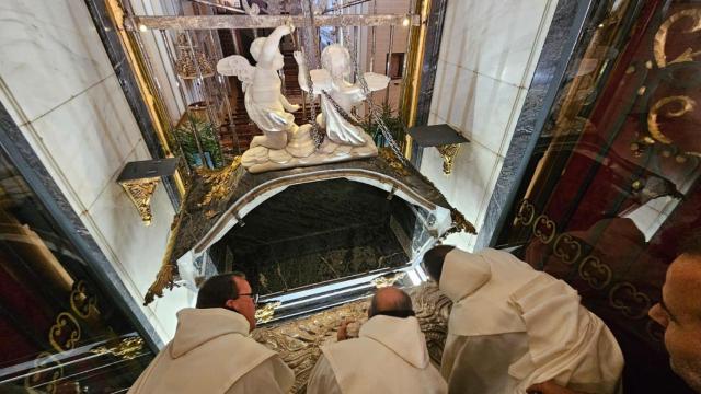 Primera fase del estudio del sepulcro y las reliquias de Santa Teresa de Jesús, en Alba de Tormes