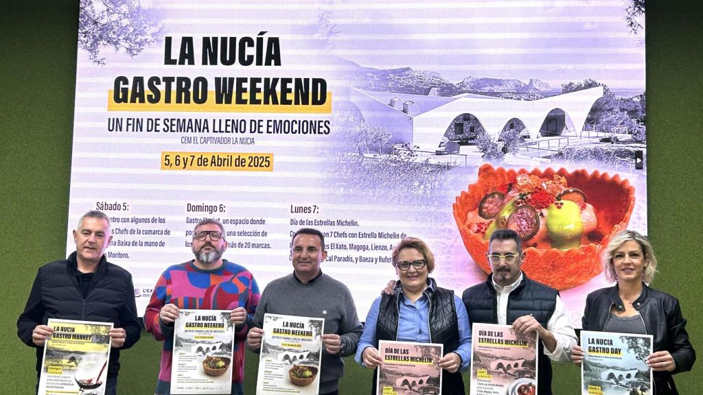 El alcalde Bernabé Cano, centro, en la presentación de La Nucia Estadi Gastroweekend.