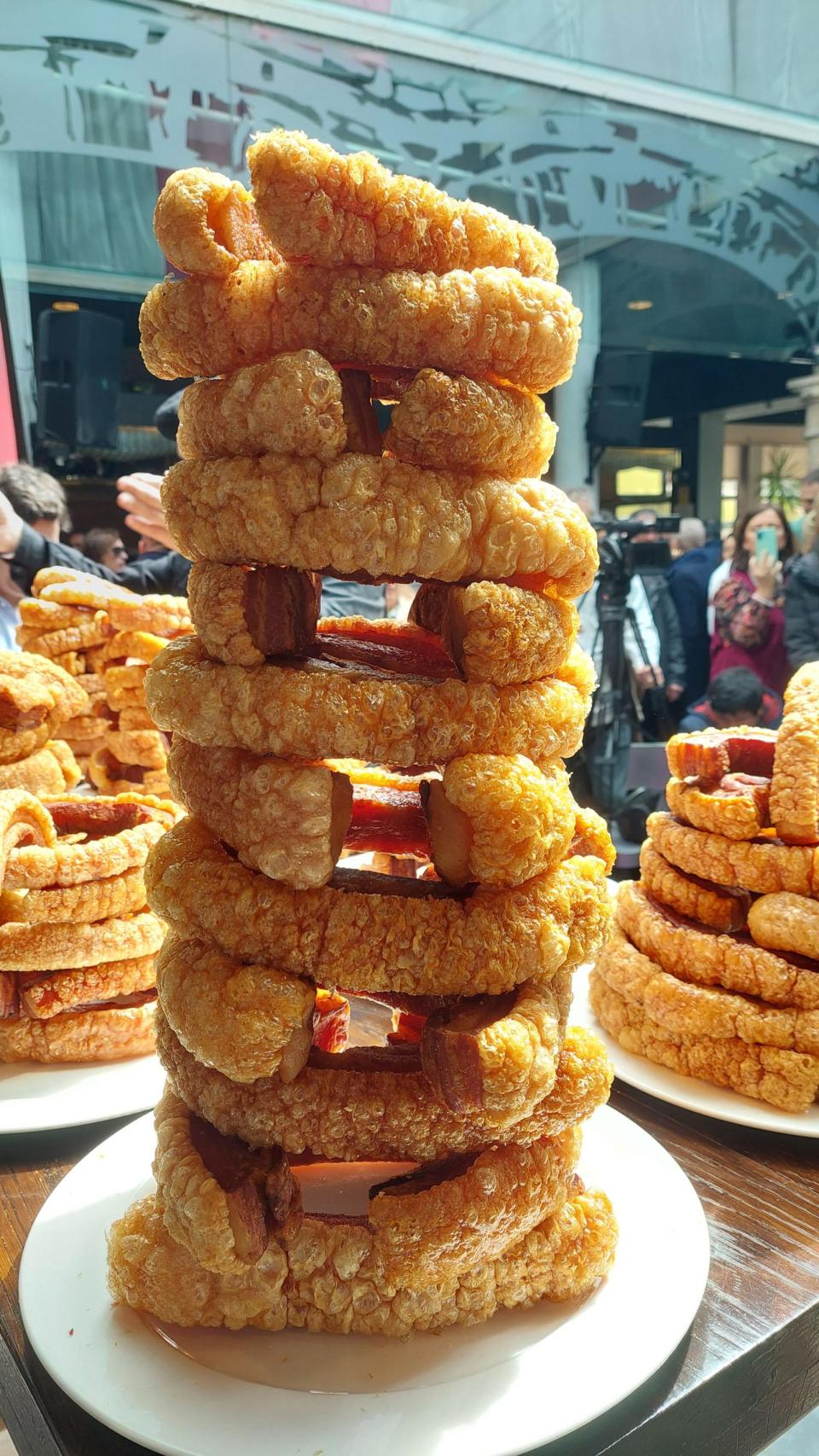 La torre de 12 pisos que se ha llevado el título de Mejor Torrezno del Mundo.