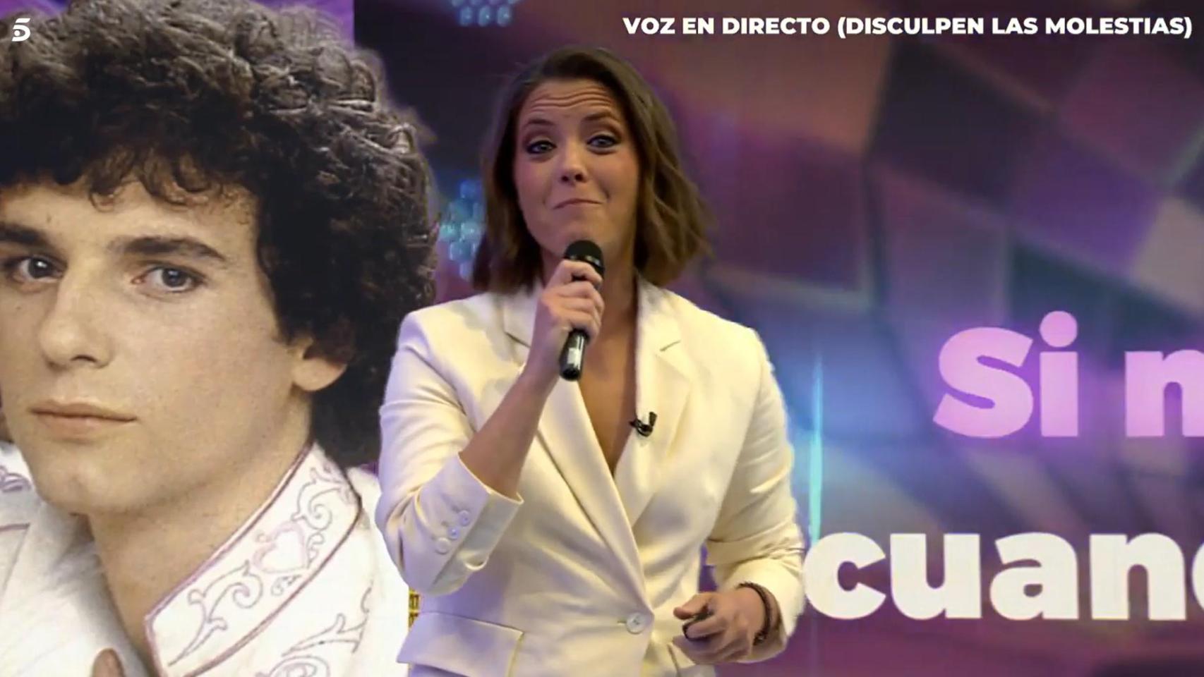 María Casado cantó en 'Informativos Telecinco' unas líneas de la canción 'Háblame de ti' de Los Pecos.