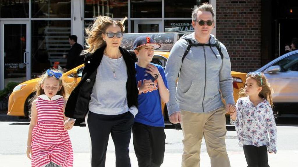 Sarah Jessica Parker junto a su marido y sus hijas en una imagen de archivo.