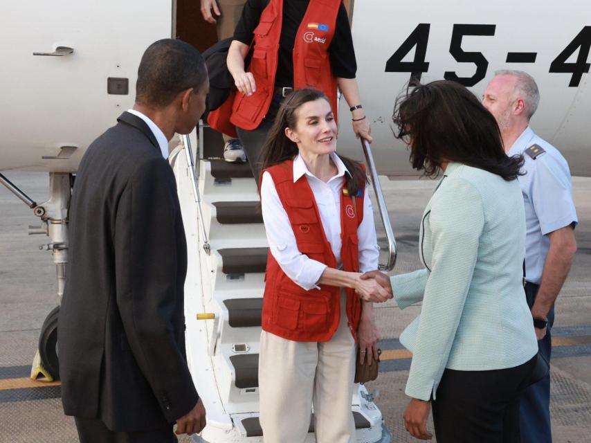 Letizia ha sido recibida por diversas autoridades de Cabo Verde.