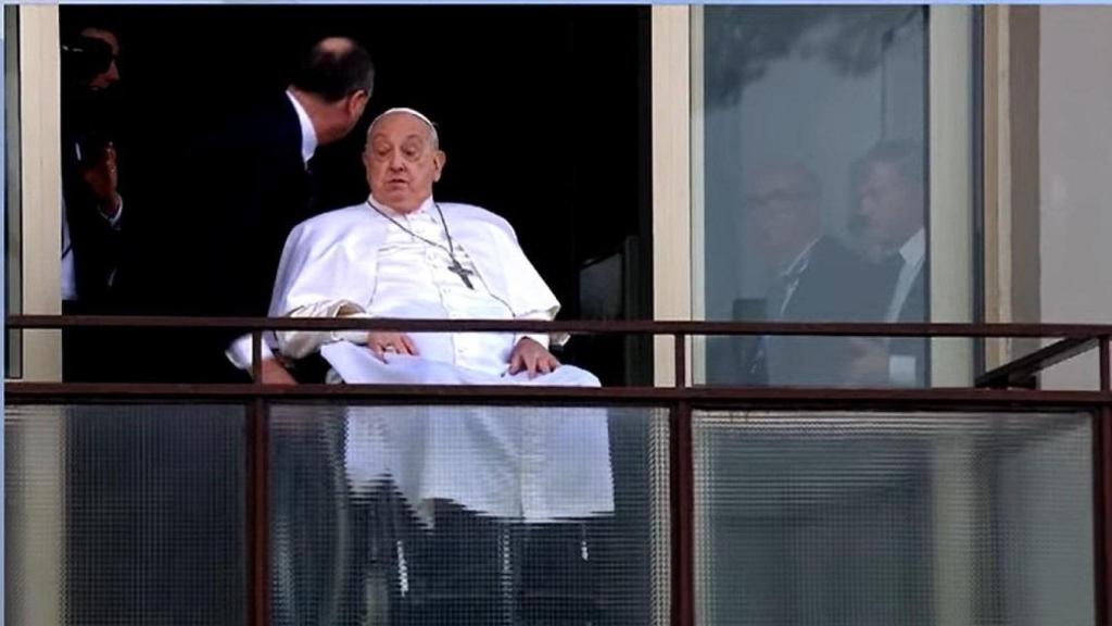 El papa Francisco el pasado domingo desde la ventana del hospital Gemelli de Roma.