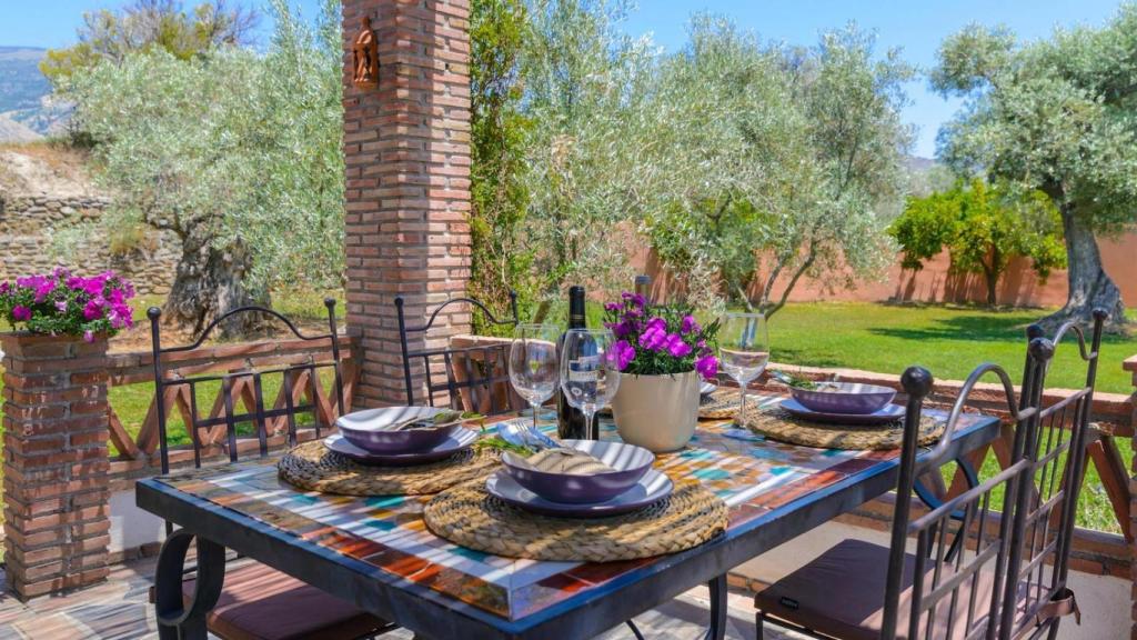 Imagen de una casa rural en el interior de la provincia de Málaga.