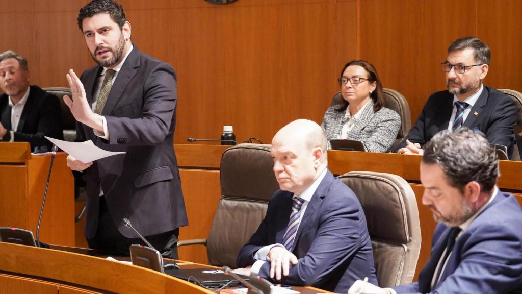 El portavoz de Vox en Aragón, Alejandro Nolasco, en un Pleno