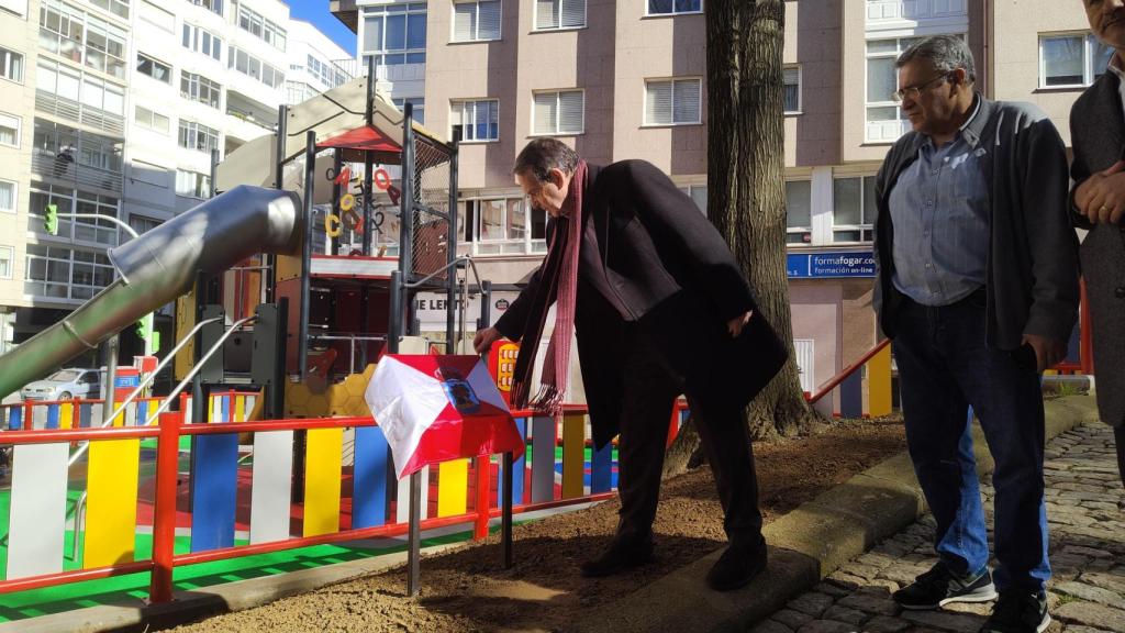 Abel Caballero en el parque infantil Camilo José Cela