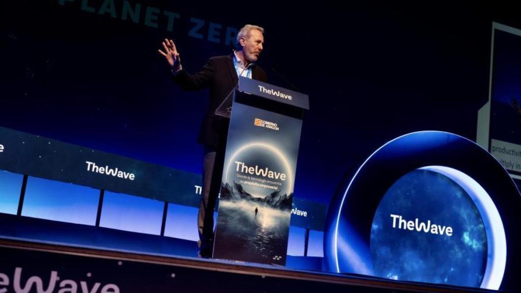 El presidente del Gobierno de Aragón, Jorge Azcón, participa en la jornada inaugural del congreso tecnológico The Wave.