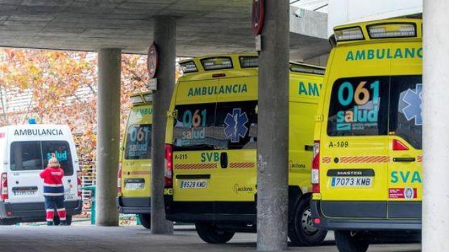 Imagen de archivo de ambulancias frente al Hospital Clínico Lozano Blesa de Zaragoza