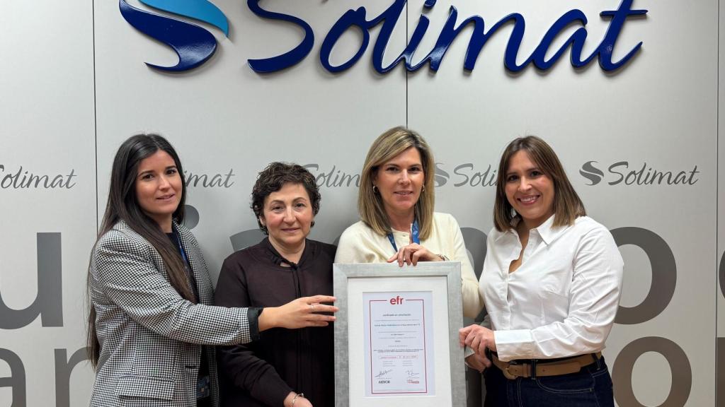 Equipo de Dirección de Personas con la certificación.