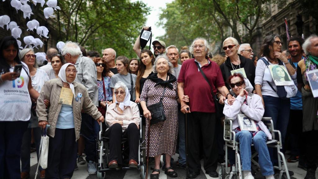 Demonstration in commemoration of the 49th anniversary of the military coup of 1976, in the Plaza de Mayo in Buenos Aires.