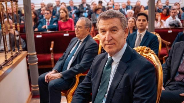 El presidente del Partido Popular, Alberto Núñez Feijóo, asiste al acto de ingreso del director de ‘La Razón’, Francisco Marhuenda, en la Real Academia de la Jurisprudencia y Legislación, a 24 de marzo de 2025, en Madrid (España).
