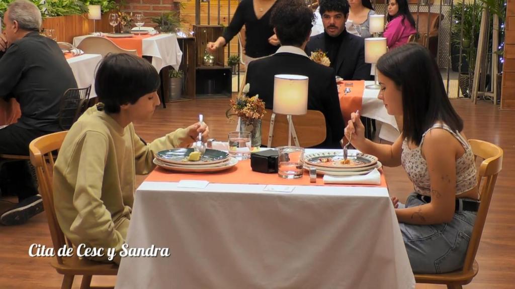 Momento de la cita entre Cesc y Sandra, en 'First Dates'