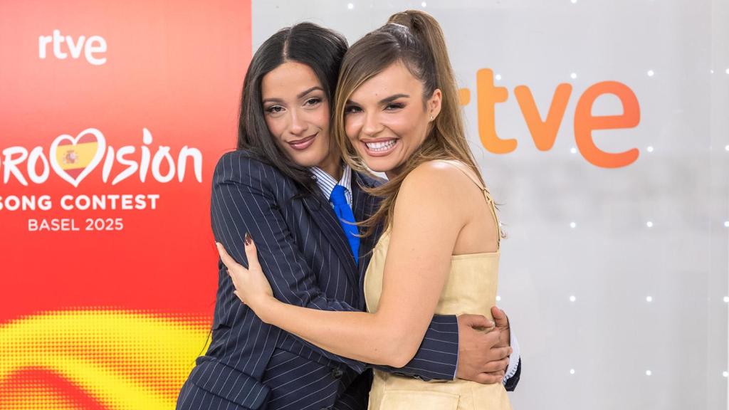 Chanel y Melody posan juntas este martes en Torrespaña.