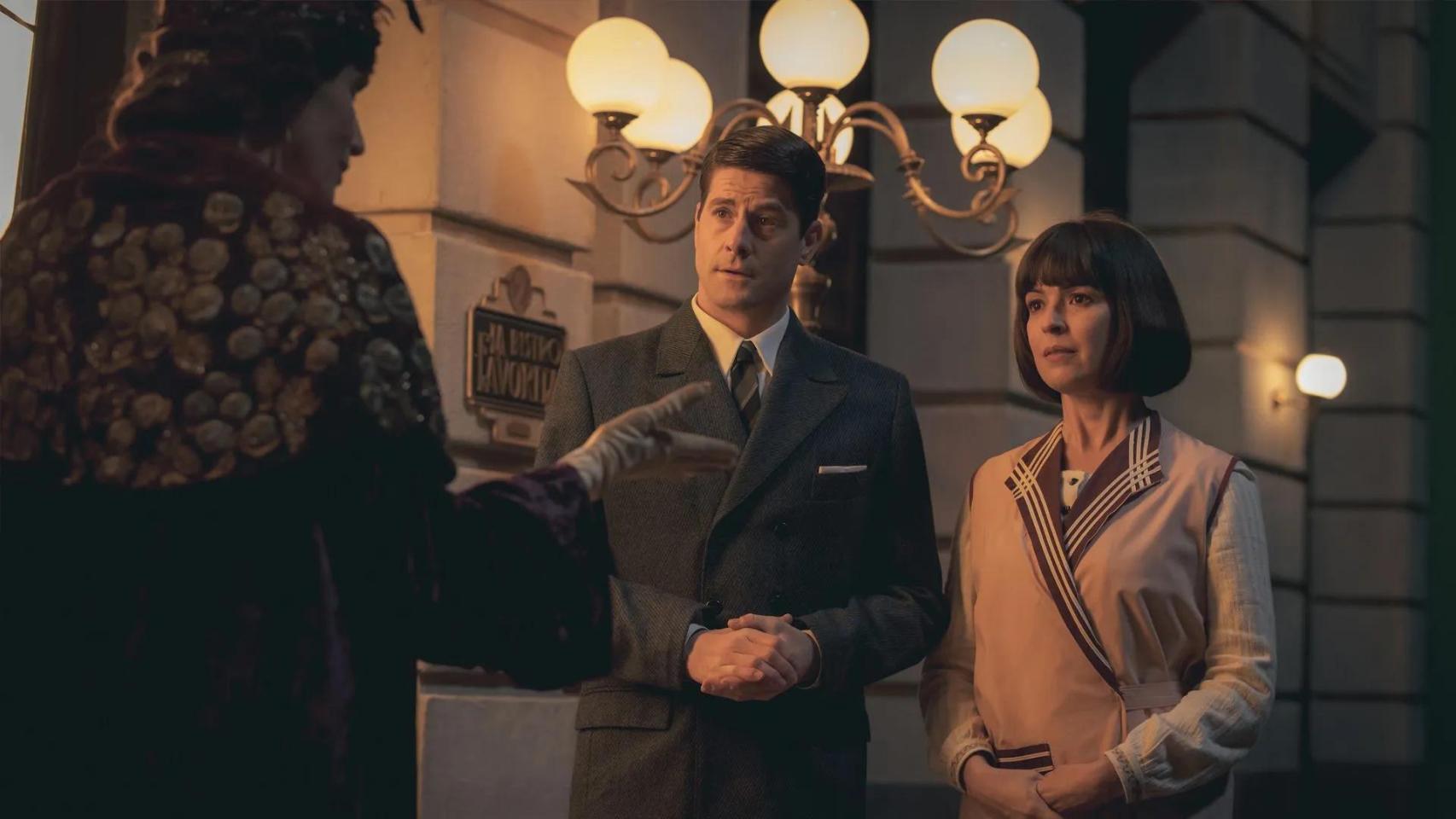 Verónica Sánchez y Luis Fernández dan vida a Julio Moreno y Elena de Valmonte en 'La Favorita 1922'.