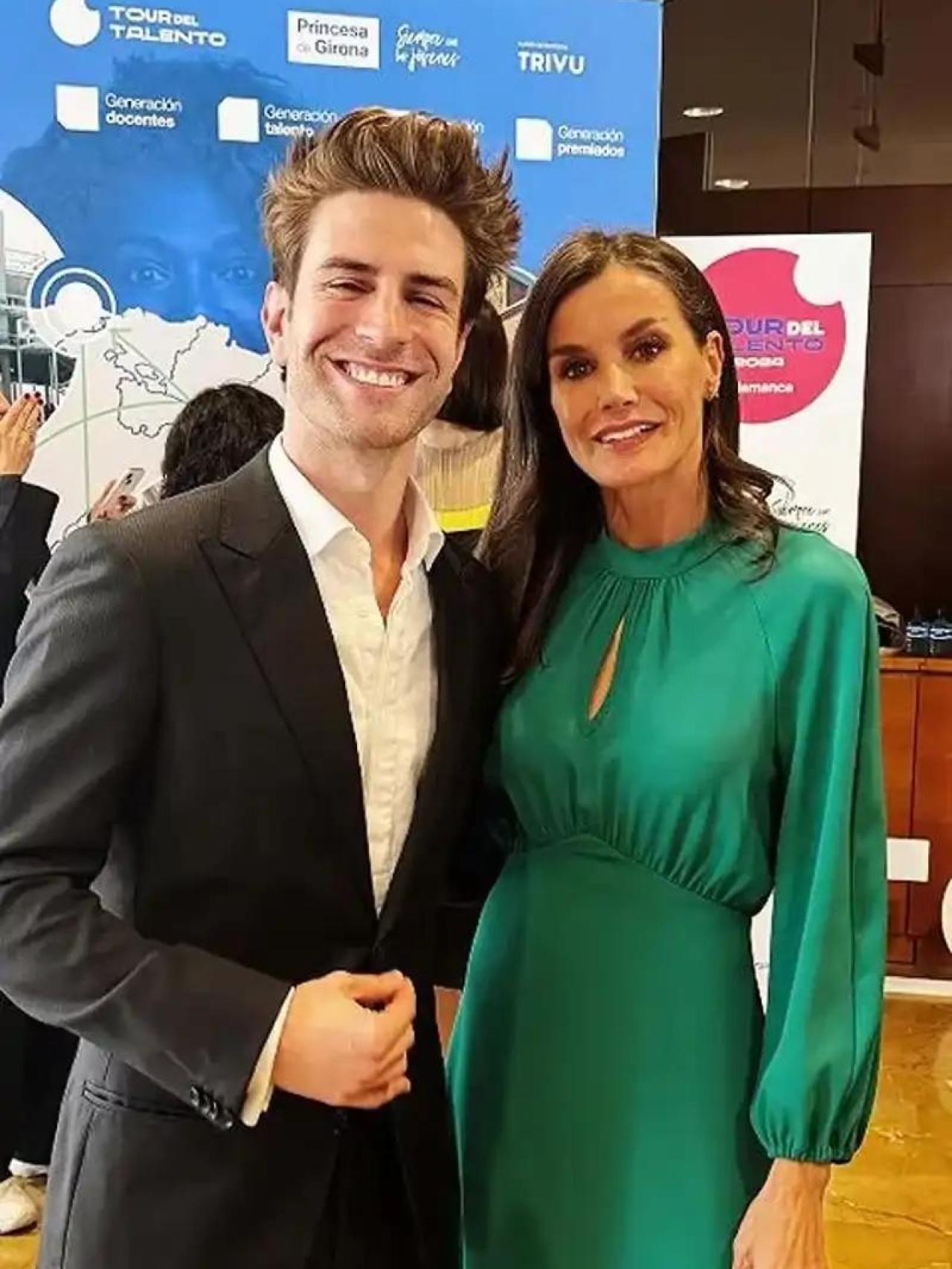 Mario Marzo y la reina Letizia en su encuentro en Salamanca.