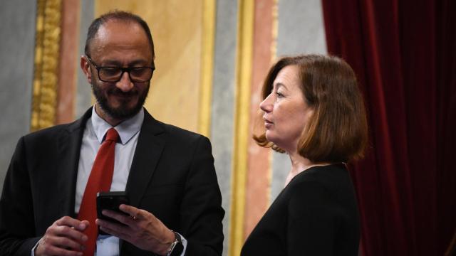 La presidenta, Francina Armengol, y el vicepresidente primero, Alfonso Rodríguez Gómez de Celis, durante el pleno de este martes en el Congreso de los Diputados.