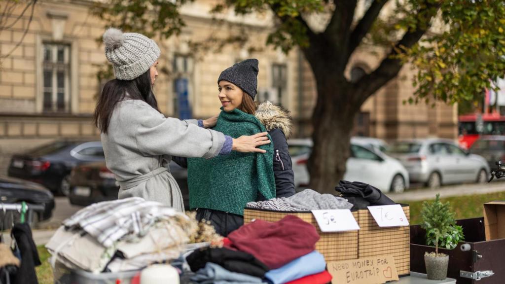 Los mercadillos de segunda mano ganan popularidad para practicar la sostenibilidad y una vida más minimalista