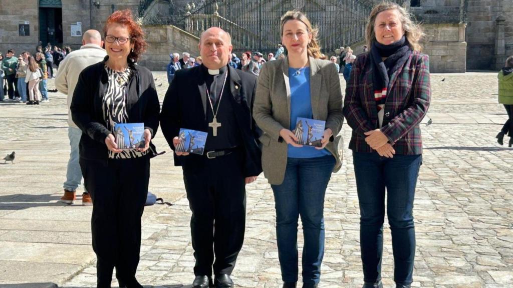 Presentación de la programación de Semana Santa 2025 en Santiago.