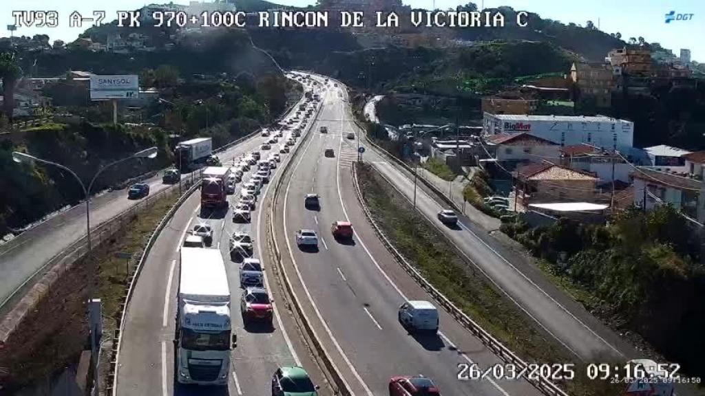 Regresa el temor al atasco en la ronda este de Málaga: un accidente en la Cala del Moral genera retenciones
