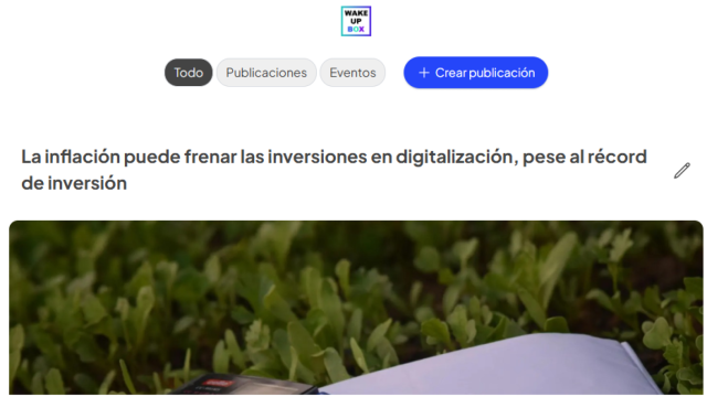 El muro de publicaciones de la red profesional en Wake Up Box.