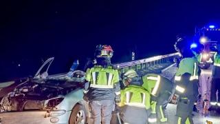 Intervención de bomberos en el accidente mortal ocurrido en la noche del pasado martes en Cártama.