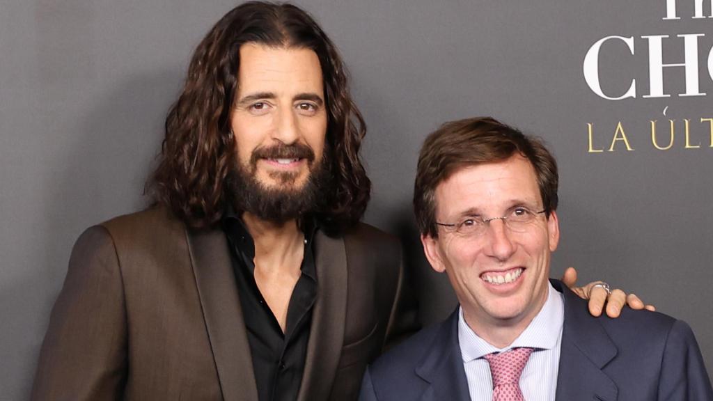 El alcalde de Madrid junto al actorJonathan Roumie en la premiere de 'Chosen' en Madrid este pasado 25 de marzo de 2025.