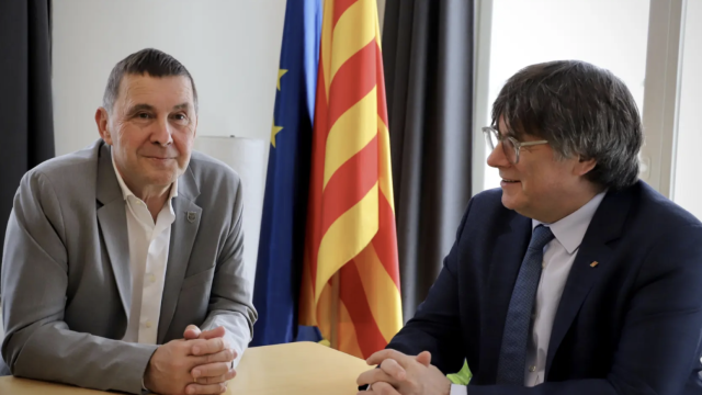 Arnaldo Otegi y Carles Puigdemont, durante su reunión en Waterloo.
