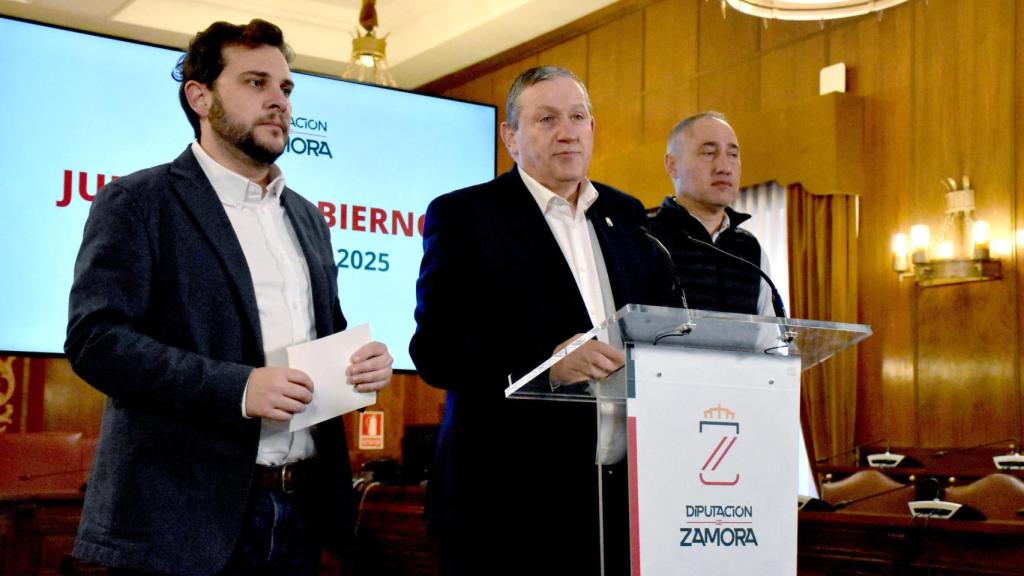 Javier Faúndez, Víctor López de la Parte y Emilio Fernández, tras la Junta de Gobierno de la Diputación de Zamora