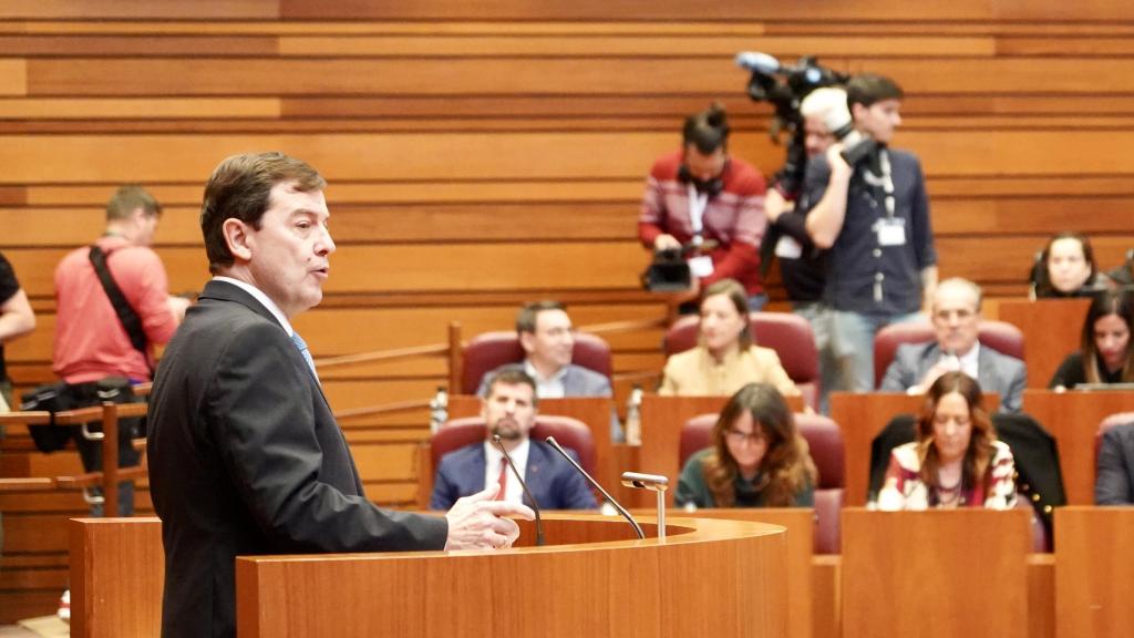 Mañueco  durante su intervención en la primera jornada del Debate de política general de la Junta de Castilla y León en las Cortes