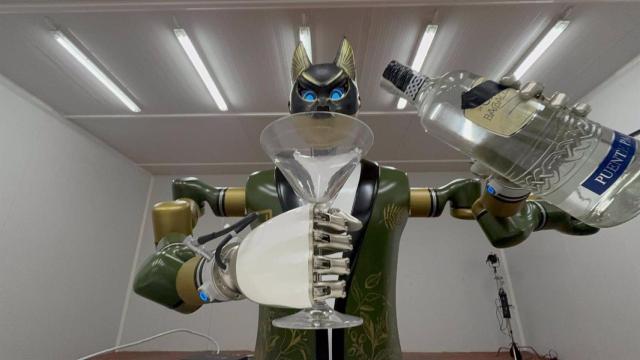 Kime v5, un robot humanoide diseñado para su aplicación en el sector de la hostelería.