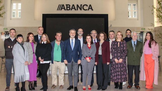 El director territorial de ABANCA en A Coruña, Óscar Salgado, junto a los responsables de las áreas industriales