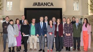 El director territorial de ABANCA en A Coruña, Óscar Salgado, junto a los responsables de las áreas industriales